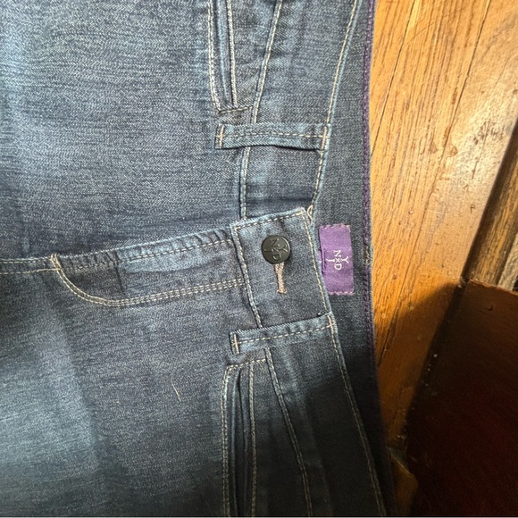 NYDJ CROPPED SIZE 4 DARK WASH - Picture 3 of 8